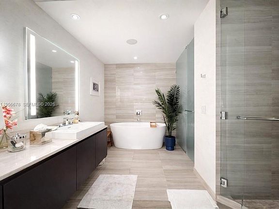 5th image of 3300 NE 188th St APT 614