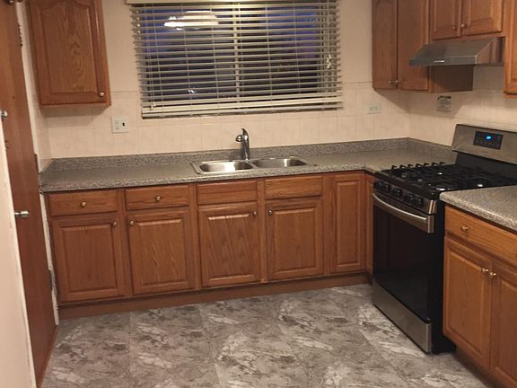 2nd image of 9205 Skokie Blvd APT 301