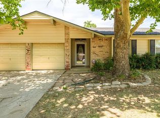 301 Meadow Lake Dr, Edmond, OK 73003