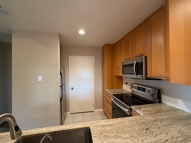 6933 Stagecoach Rd #H — Photo 9