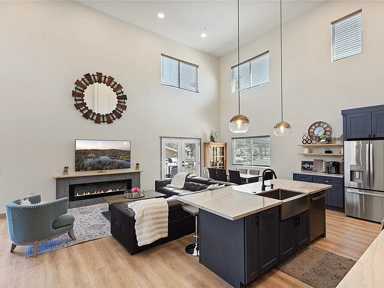 1215 Valley View Dr — Photo 4