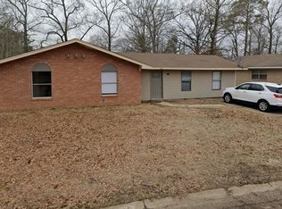 707 Emerald Dr, Columbus, MS 39702