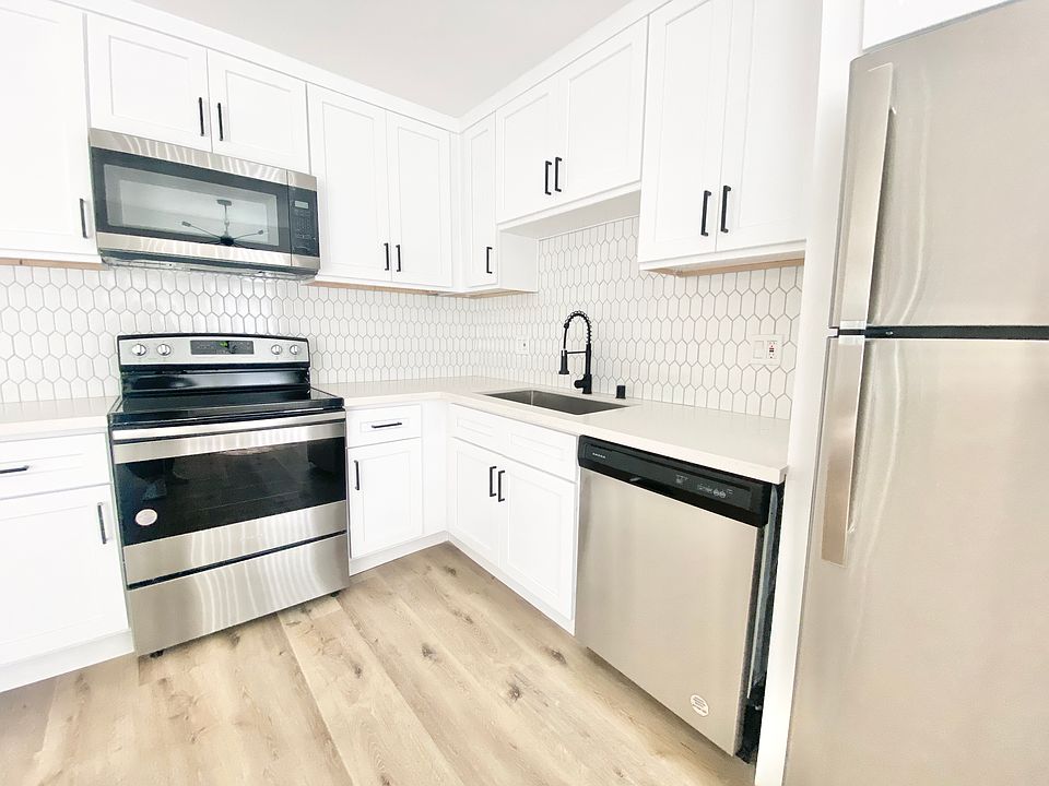 1st image of 1628 N Fuller Ave #304