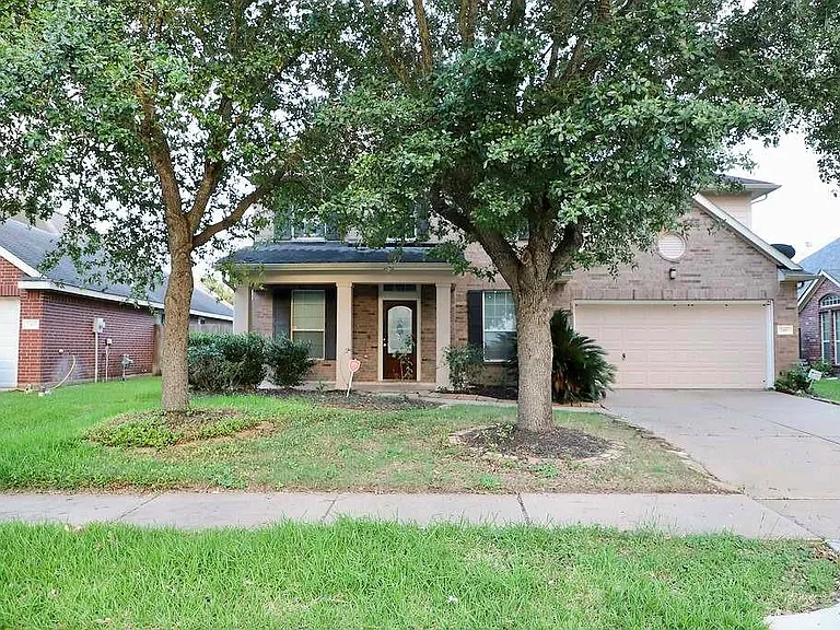 7407 Saxon Hill Ln — Photo 1