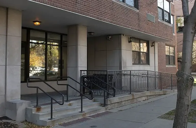 1221 W Sherwin Ave — Photo 5
