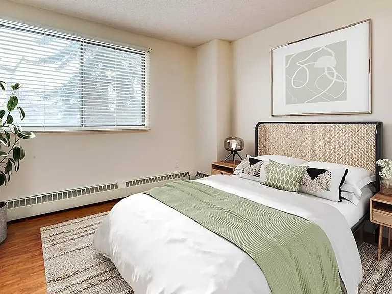 1825 Woodview Dr SW — Photo 36