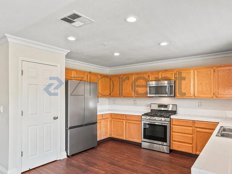 1366 Jayhawk Ln — Photo 14