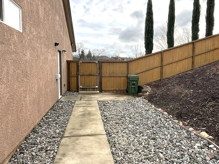 358 Reddington Dr — Photo 32