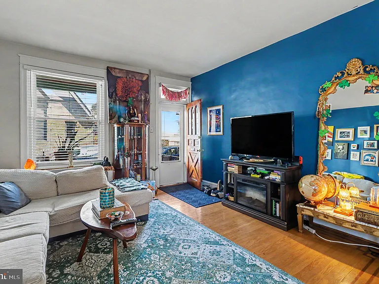 154 W Salaignac St — Photo 3