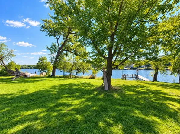 9470 N Rock River Dr, Edgerton, WI 53534