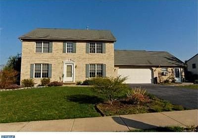 1st image of 17 Carriage Dr