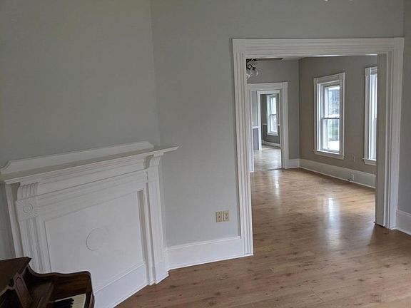 2nd image of 91 Oak St Floor 1