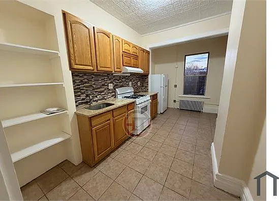 853 Van Nest Ave #1