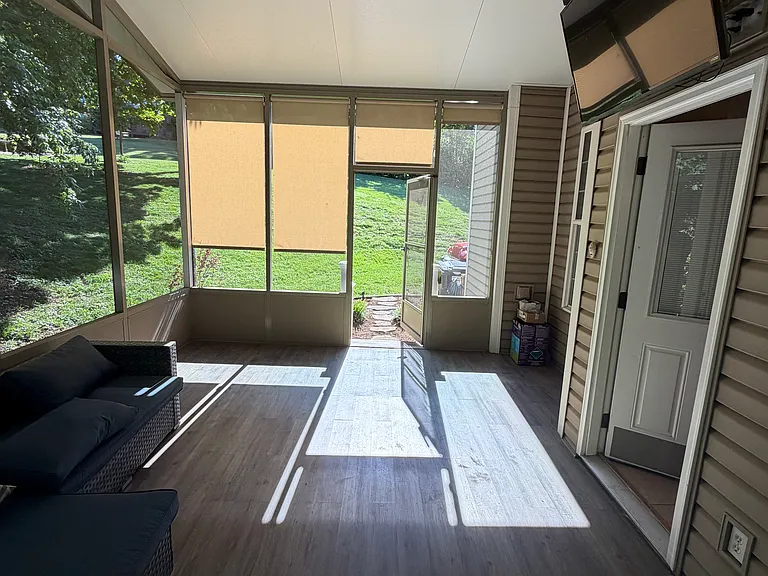 10720 Deep Woods Ln — Photo 4