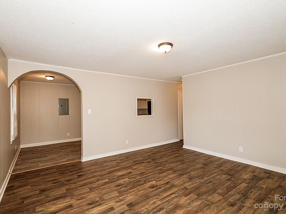 5th image of 754 Stonewall Ave S