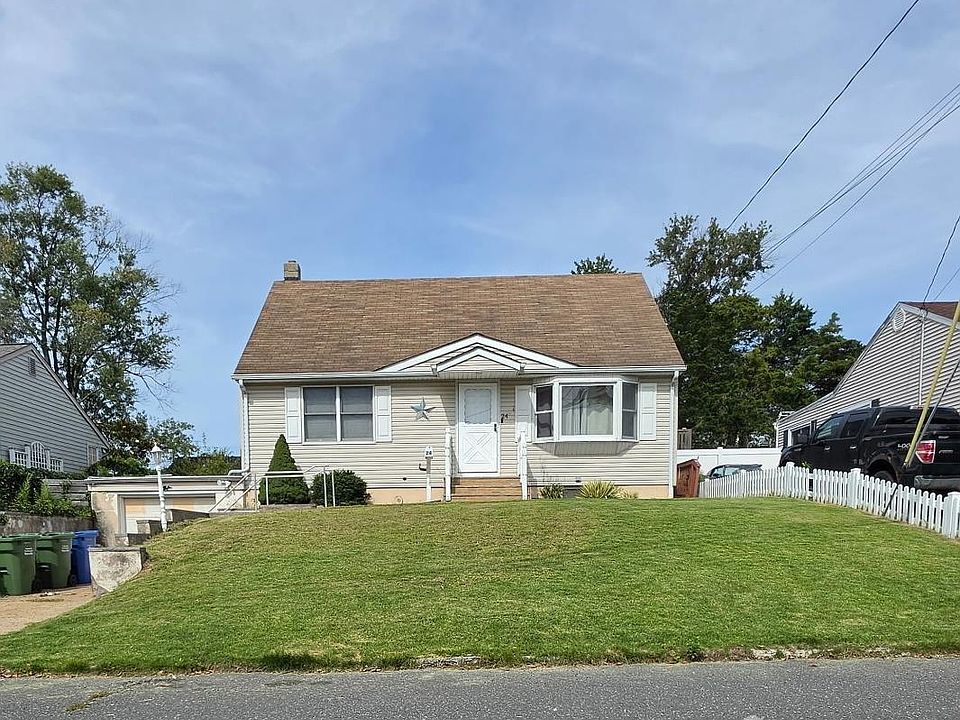 1st image of 24 Louis St