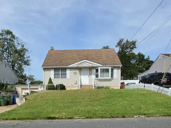 24 Louis St, Parlin, NJ 08859