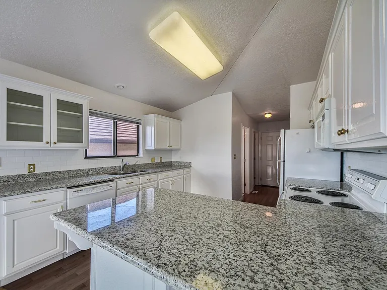 824 W Hampton Rd — Photo 7