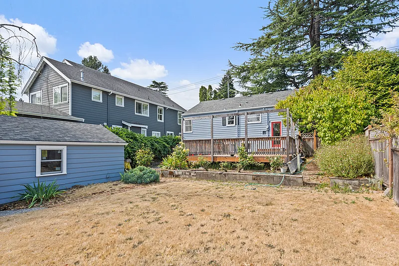 3 bed, 2.0 bath, 1760 sqft, $4,700 — Photo 4