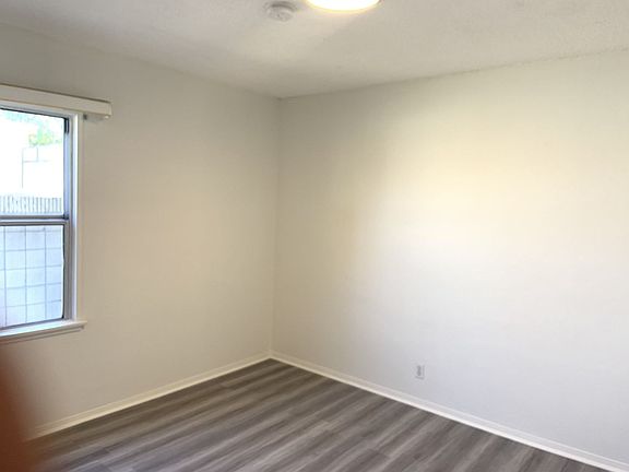 4th image of 823-831 W 25th St Unit 823