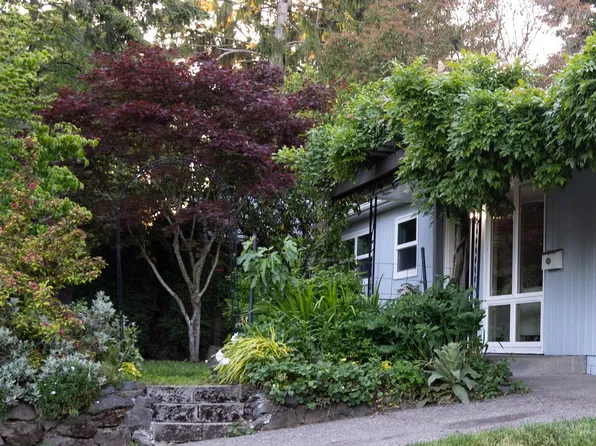 12735 SW Edgewood St, Portland, OR 97225