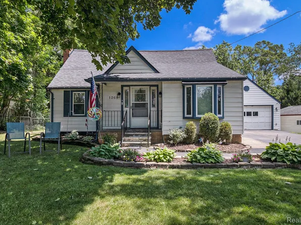 1268 Eason Rd, Waterford, MI 48328