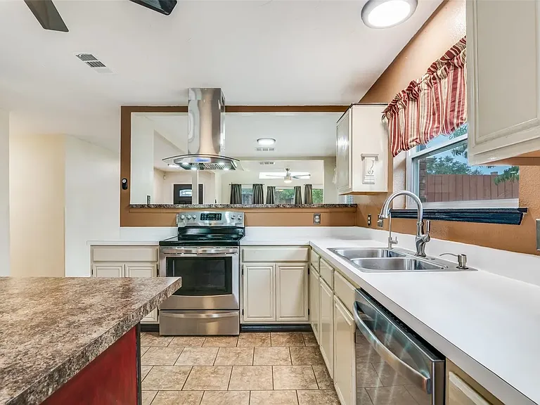 6512 Coral Ln — Photo 9