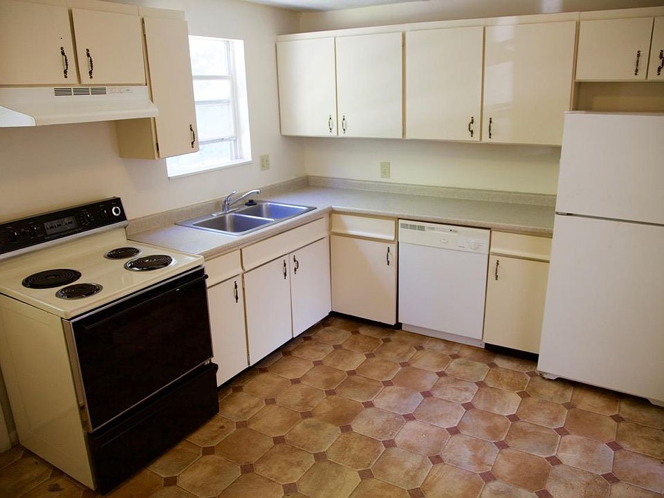 Kitchen with eat in area and lots of storage