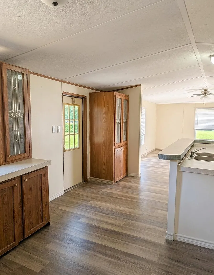 3 bed, 1100 sqft, $1,050 — Photo 4