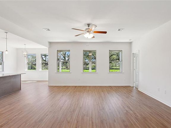 3rd image of 801 Dandelion Dr