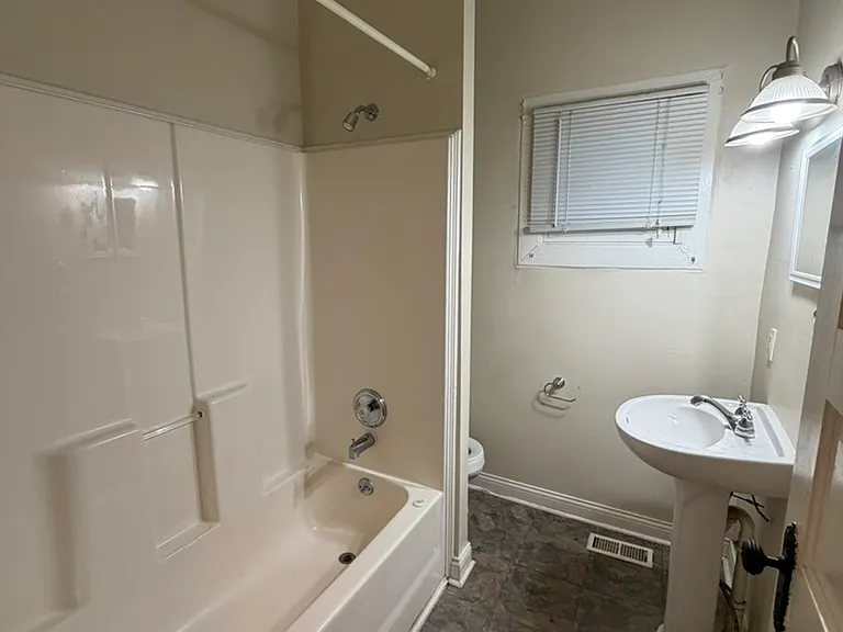 427 Montana Ave — Photo 14