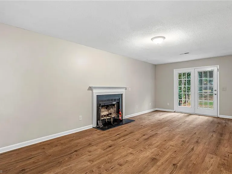 2320 Meadow Gate Dr — Photo 4