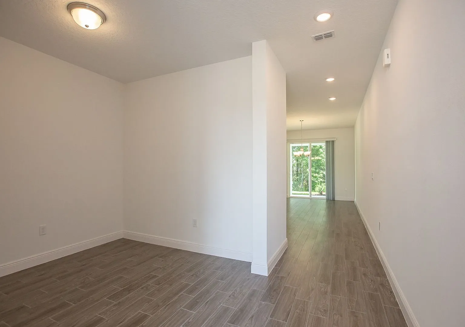 3 BR / 2.5 BA Townhouse In Hawks Crest — Photo 2