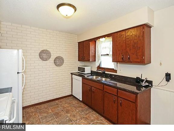 3rd image of 241 Oak Park Dr NE