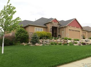 5700 S Copperhead Dr, Sioux Falls, SD 57108