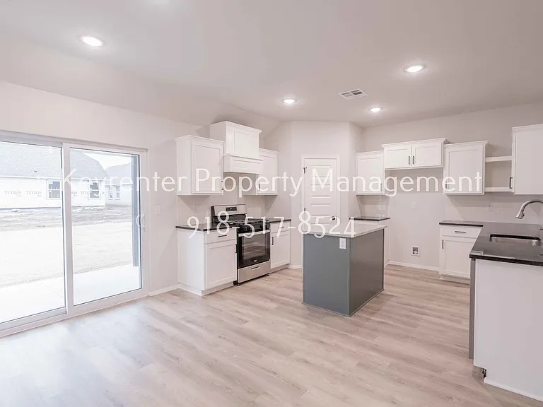 12461 S Lakewood Ave — Photo 7
