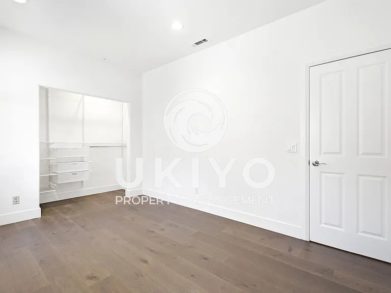 2933 McClure St — Photo 13