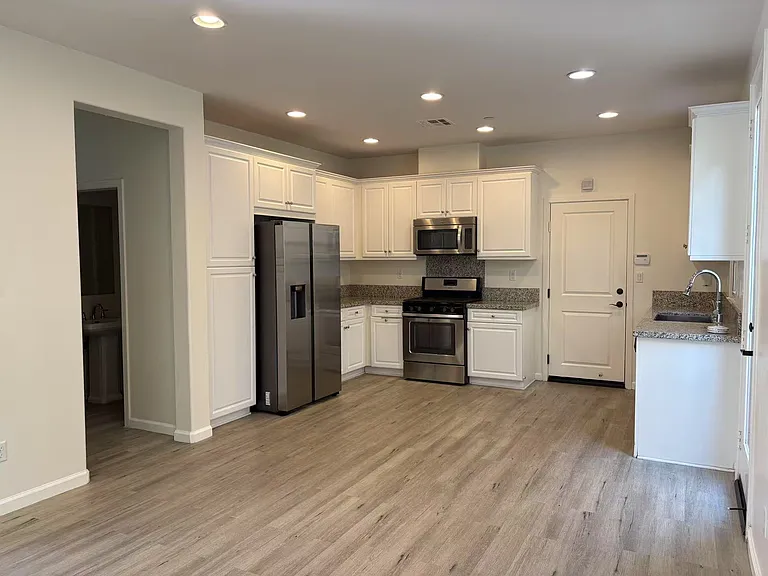 563 S Casita St — Photo 6