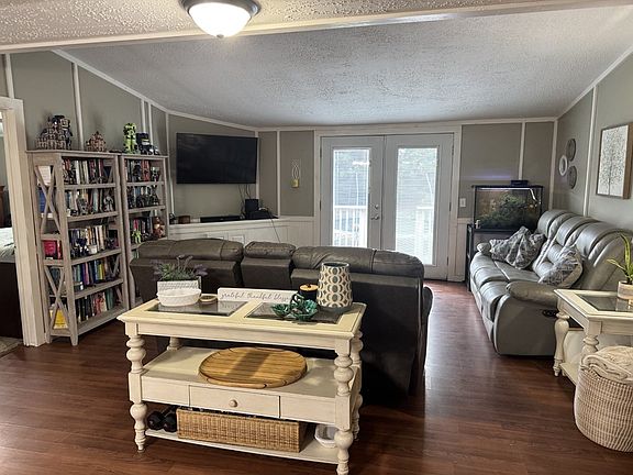 3rd image of 279 Sealy Dr