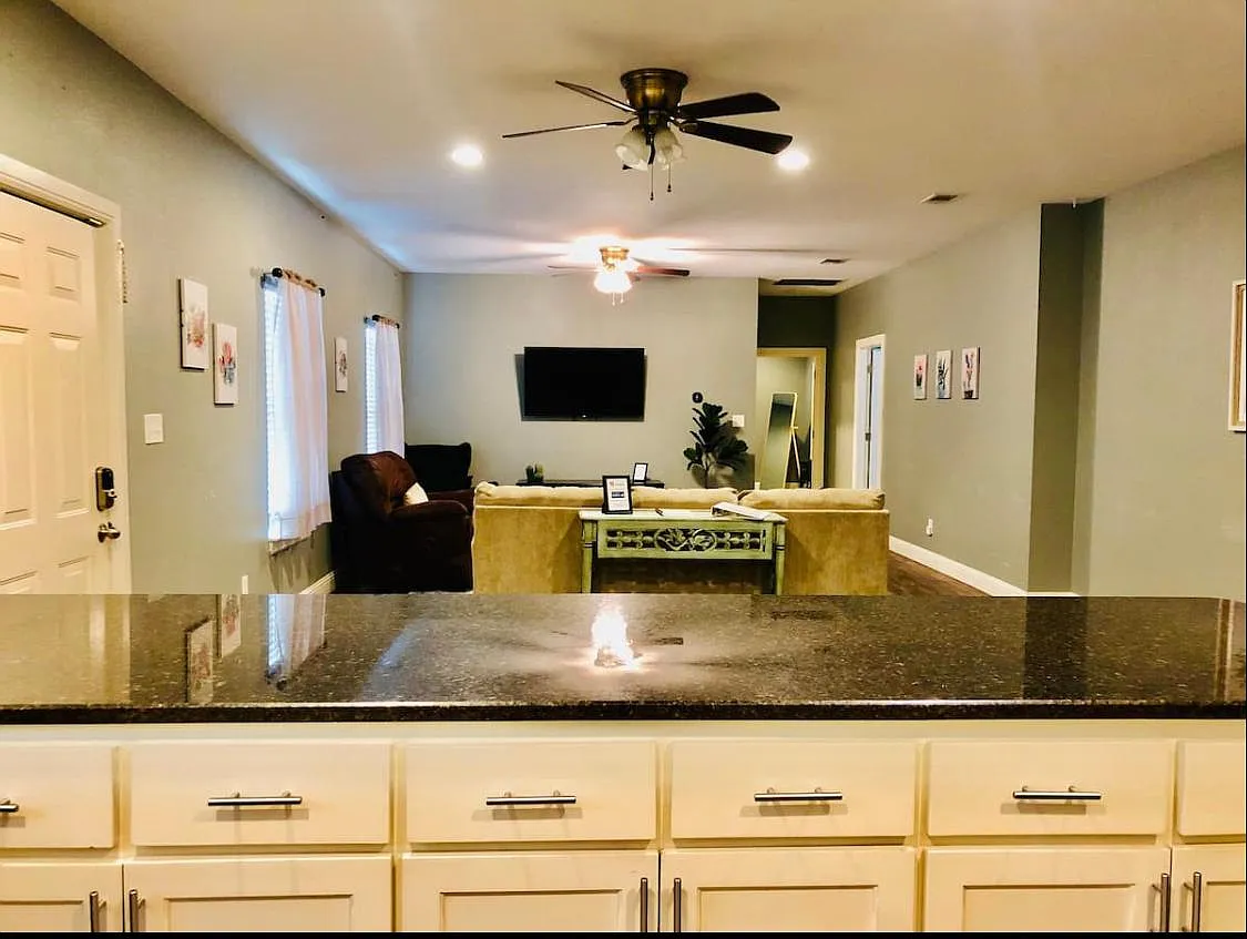 3 bed, 1800 sqft, $3,600 — Photo 4