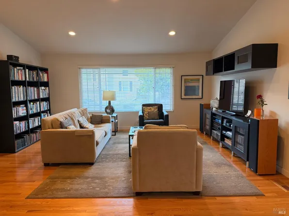 40 Plata Court, Novato, CA 94947