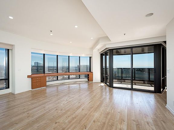 3rd image of 200 Harbor Dr Unit 3402