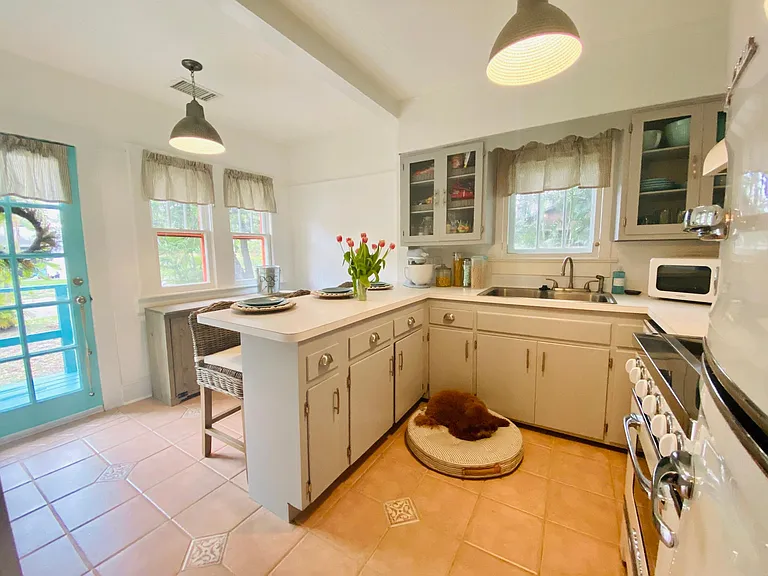 457 Highland Ave — Photo 6