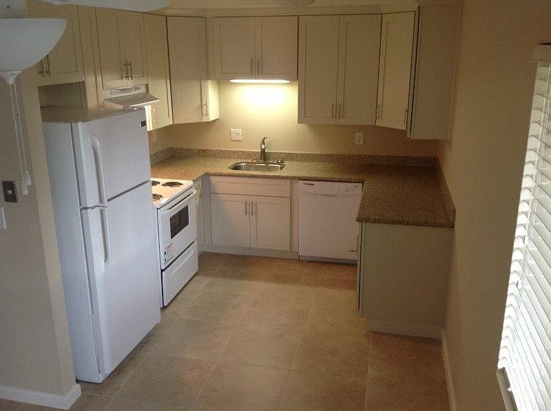 1st image of 910 Dainty Ave APT 4