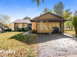 12082 Foxpoint Dr, Maryland Heights, MO 63043
