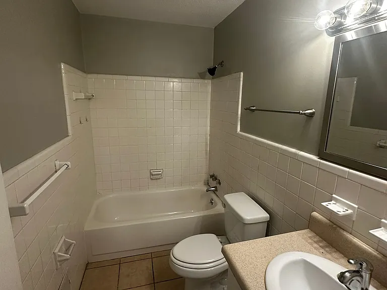 Center Town Condominiums — Photo 29