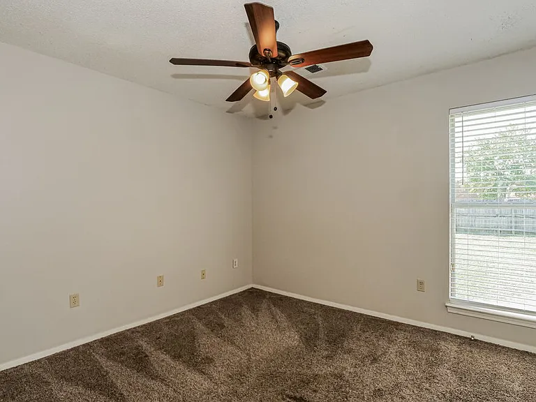 6935 Amanda Dr N — Photo 11