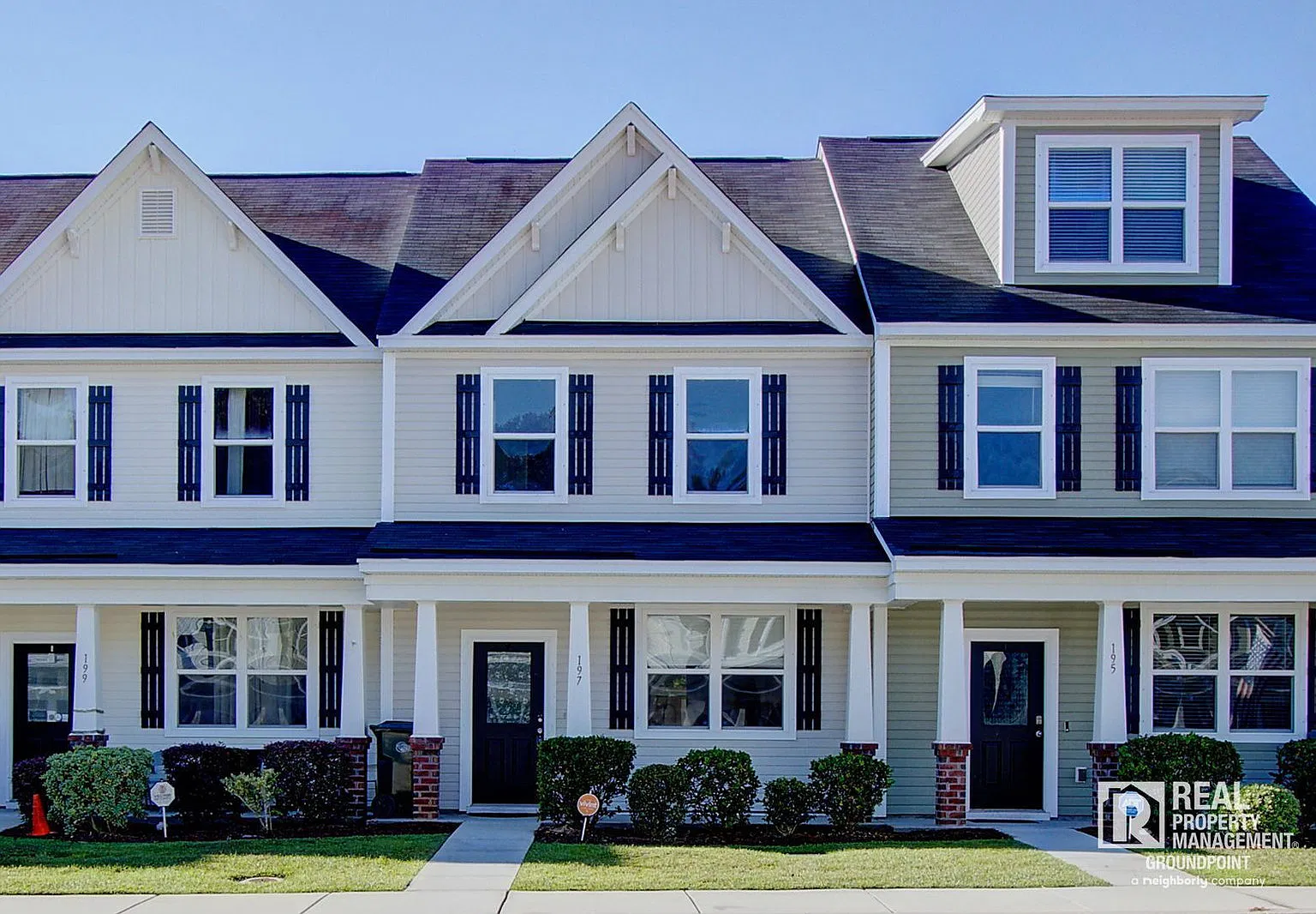 3 bed, 2.5 bath, 1600 sqft, $2,400 — Photo 1