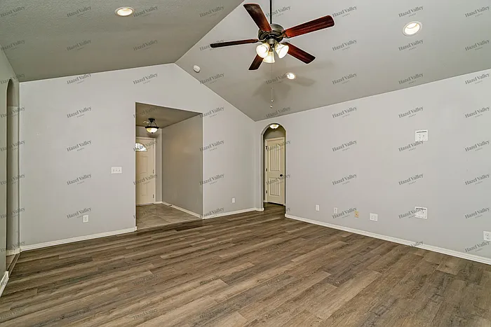 3 bed, 2.0 bath, 1574 sqft, $1,895 — Photo 3