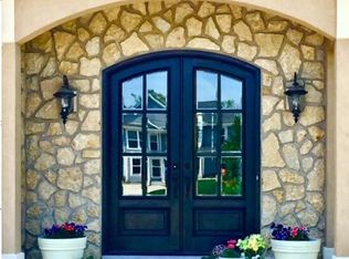 13985 W Jennifer Ct, New Berlin, WI 53151